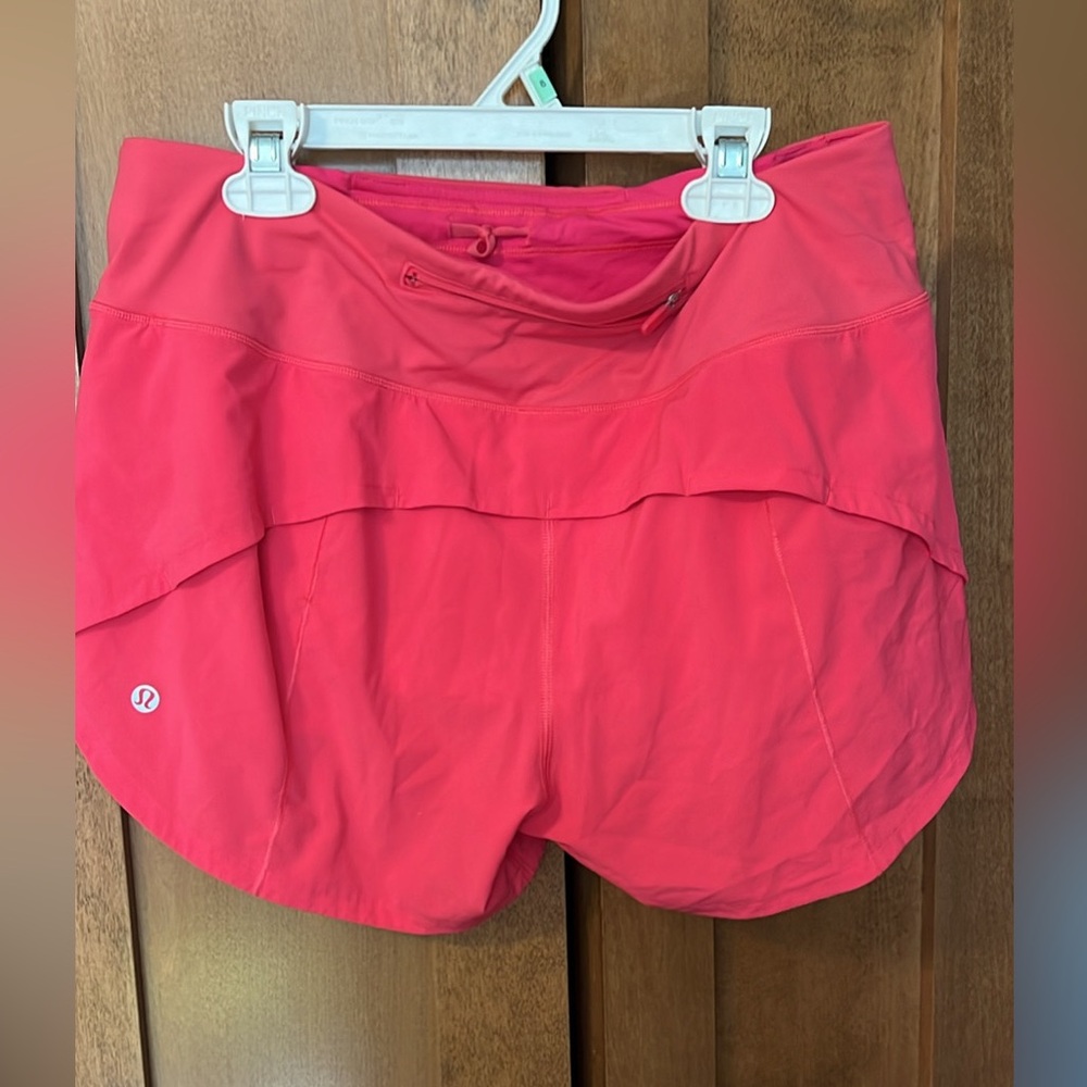 Lululemon Speed Up Mid-Rise Lined, lip gloss 
Short 4" - Picture 2 of 8